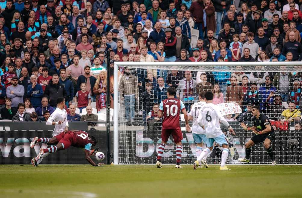 West Ham en su enfrentamiento contra Aston Villa