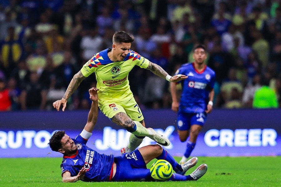 Brian Rodríguez en partido vs Cruz Azul