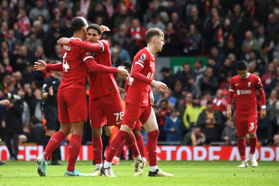 Liverpool se puso de líder momentáneo