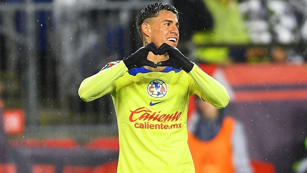 Calderón celebra su gol en Concacaf