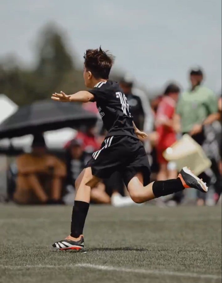 Hijo de Lionel Messi festejando su gol