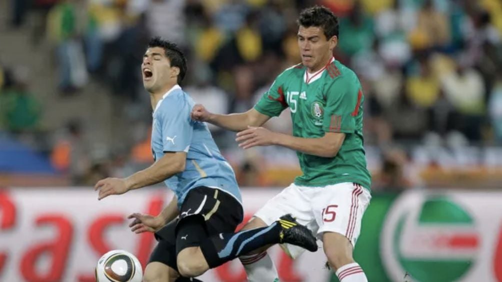 Moreno y Suárez en un partido del Mundial del 2010