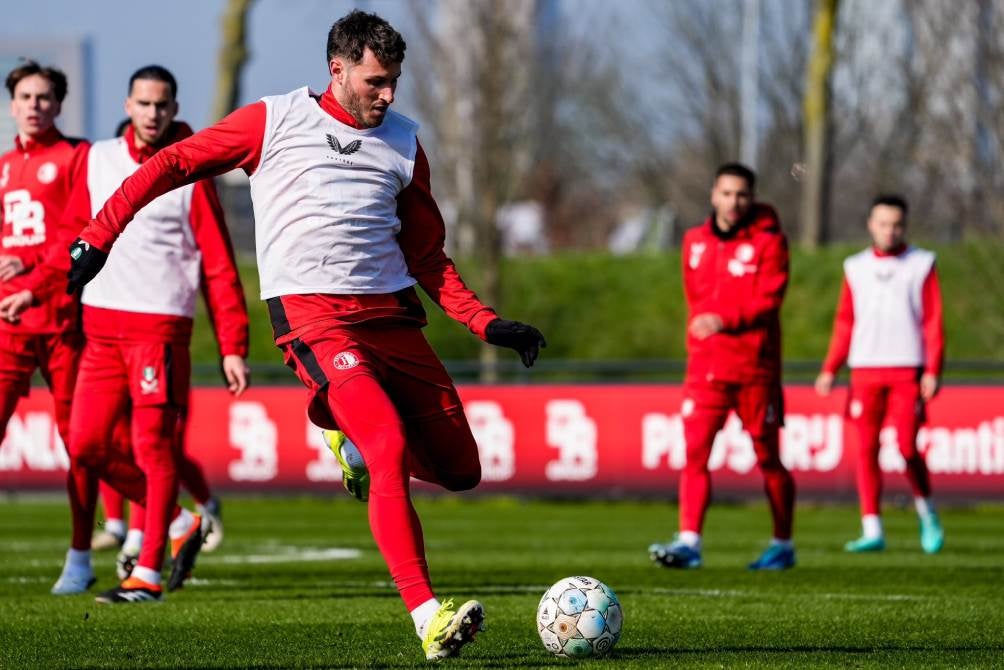 Santiago en entrenamiento con Feyenoord