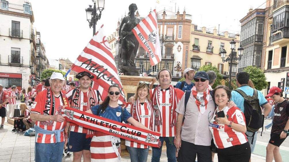 La afición del Bilbao celebrando la Copa del Rey