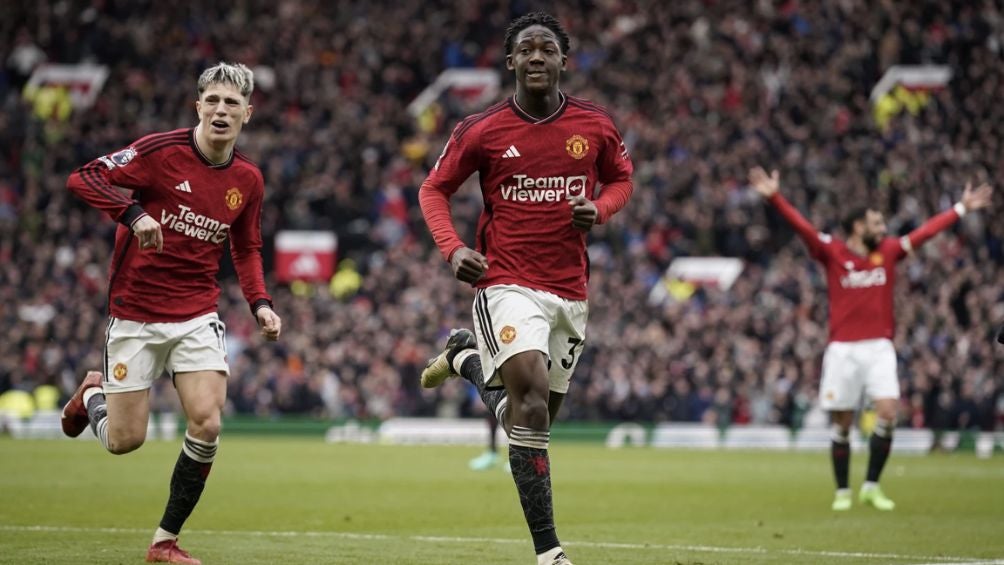 Garnacho y Kobie Mainoo celebran el segundo gol del United