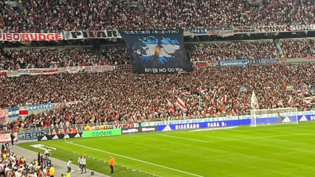 Momentos previo al partido en el homenaje