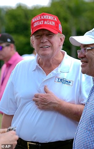 Donald Trump durante su visita al LIV Golf