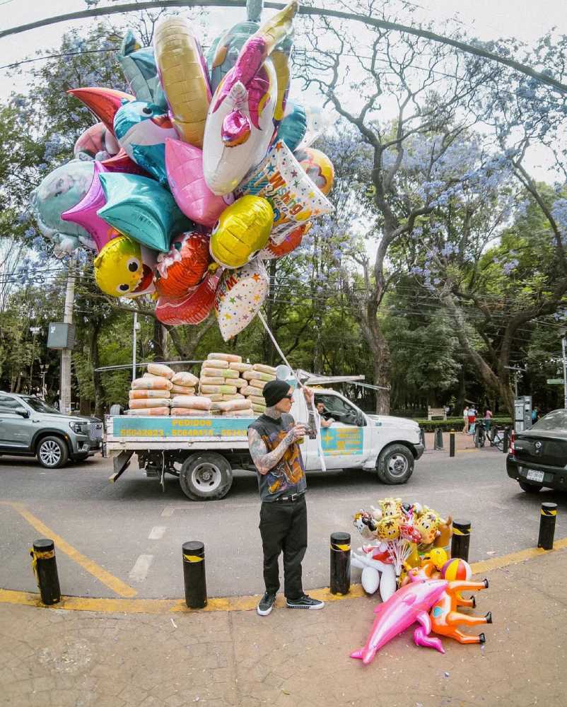 ¡Globos, globos! Travis fue parte del comercio en la CMDX