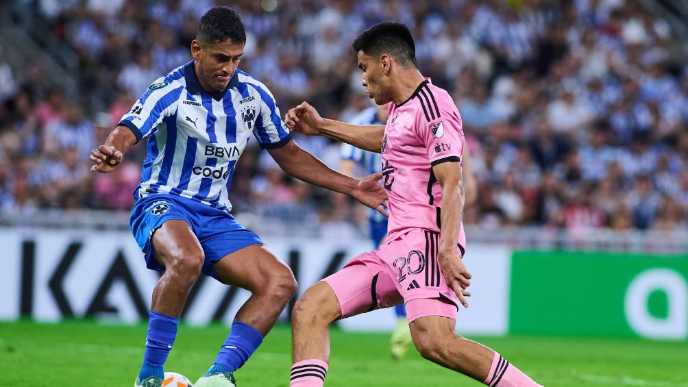 Luis Romo en el partido ante Rayados