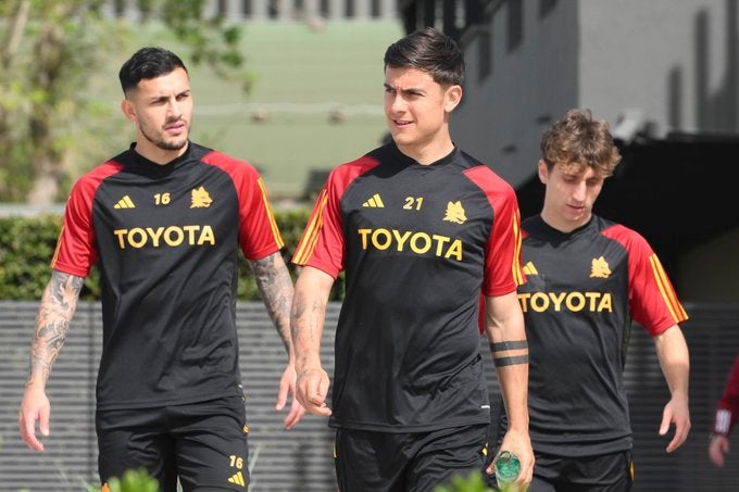 Roma en entrenamiento previo al juego vs Milan