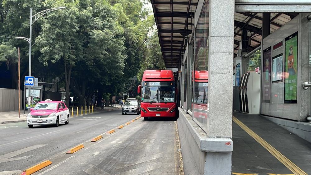 El Metrobús ya opera con normalidad sobre Insurgentes.