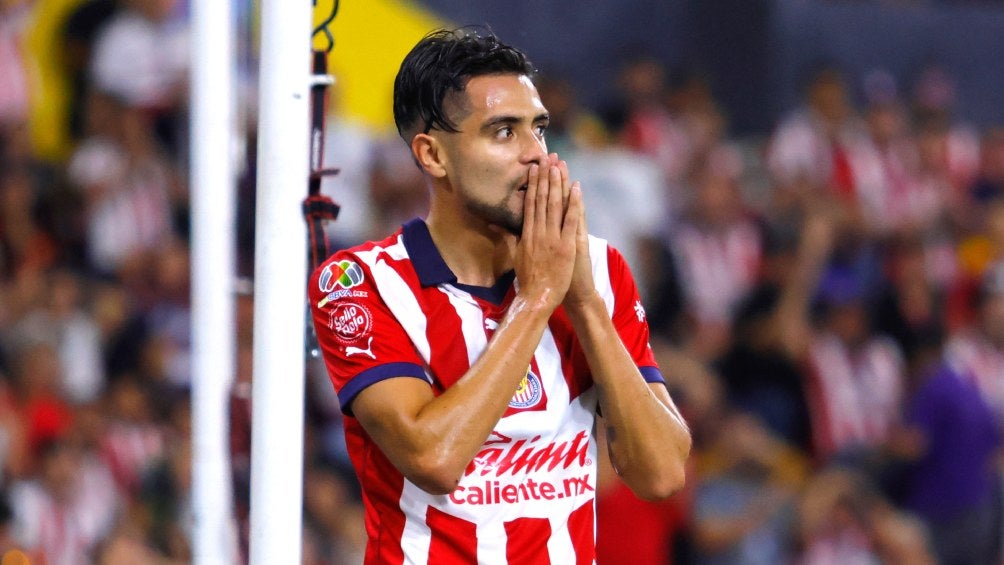 Ricardo Marín toma el lugar de Chicharito para el Chivas vs Pachuca; Cowell es mandado a la banca