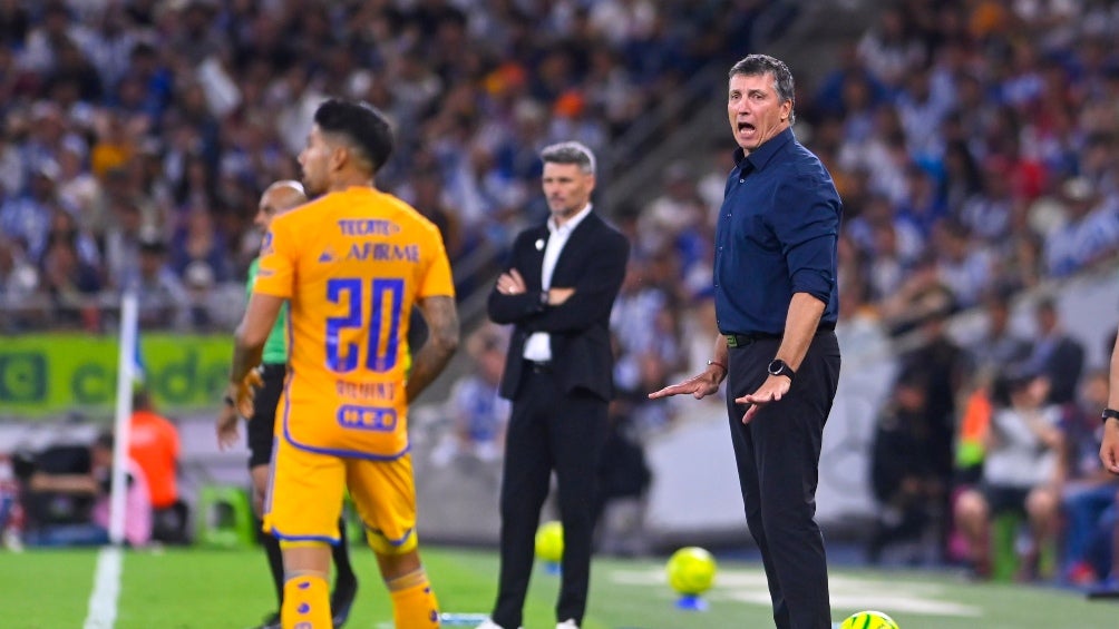 Aquino y Siboldi presentes en el partido 