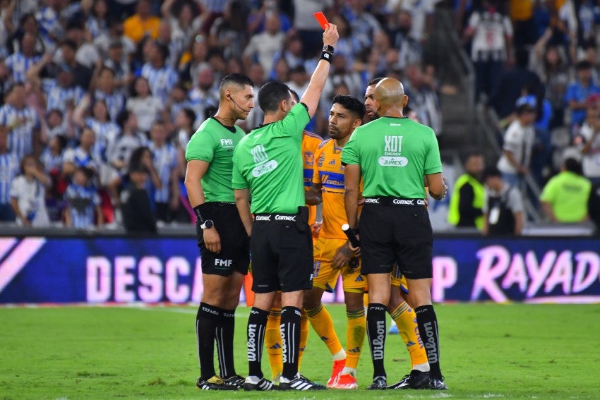 Expulsado Aquino tras el partido 