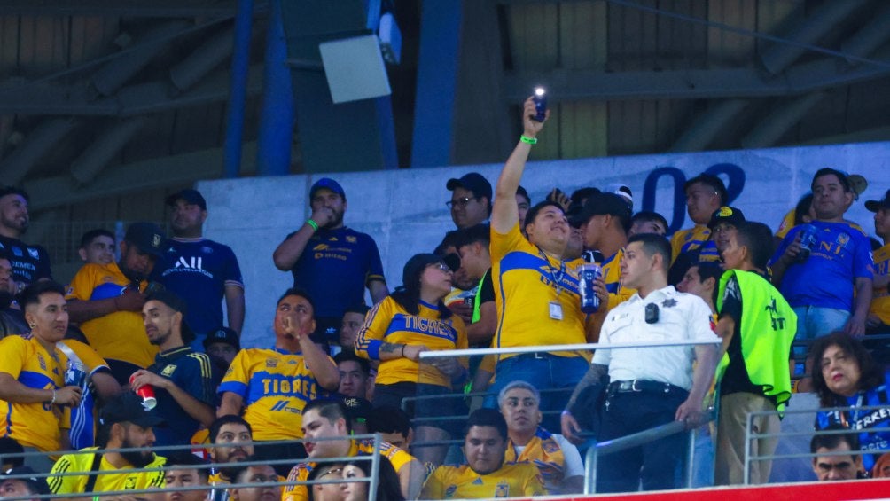 Afición de Tigres presente en el Estadio BBVA