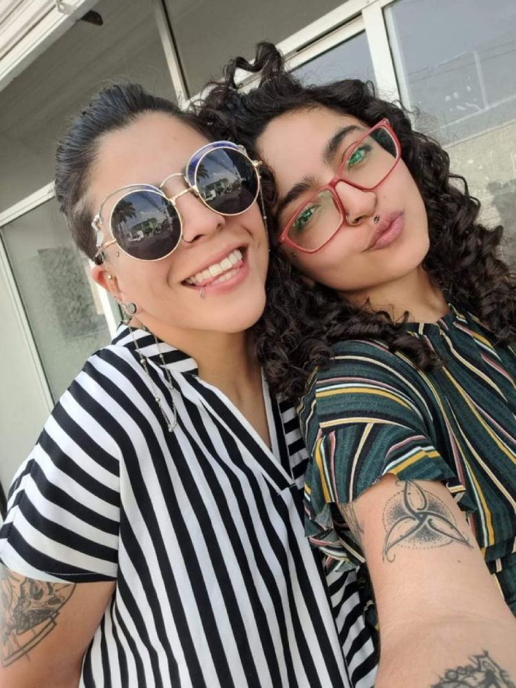 Tras el acciente, Maya falleció y Renata está grave.