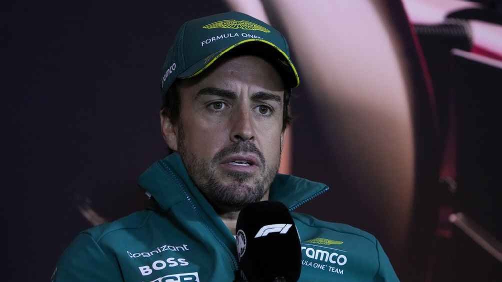 ¡Para atrás! Fernando Alonso es penalizado 10 segundo en la carrera Sprint