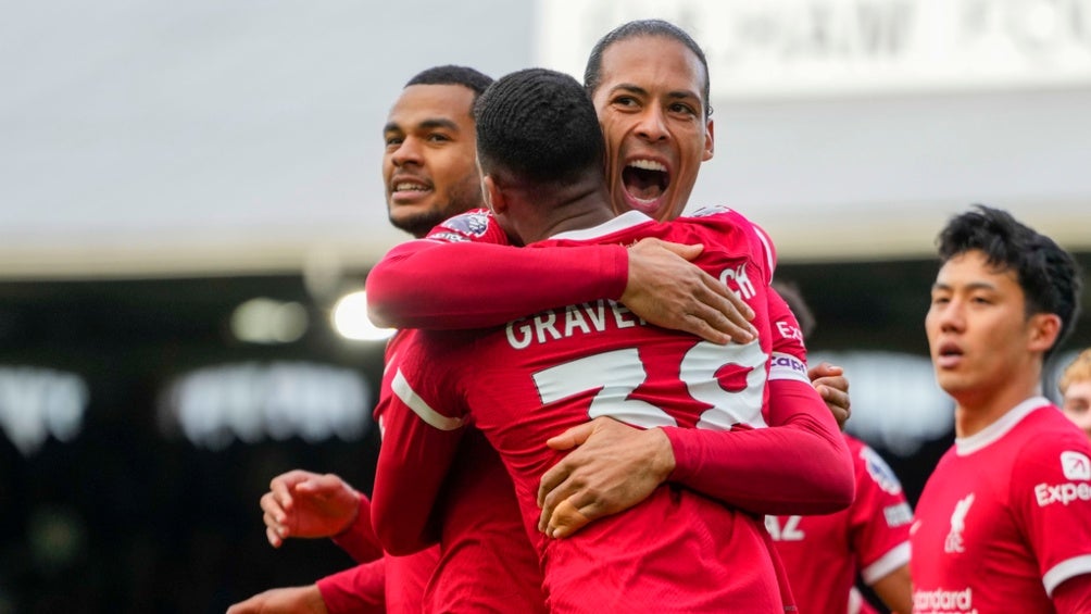 Liverpool vence de visita al Fulham y sigue en la lucha por la Premier League