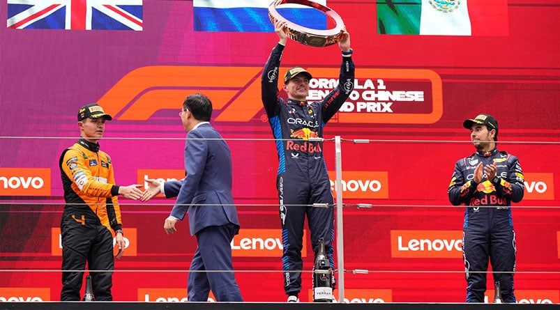 Norris, Verstappen y Checo, en el podio del GP de China