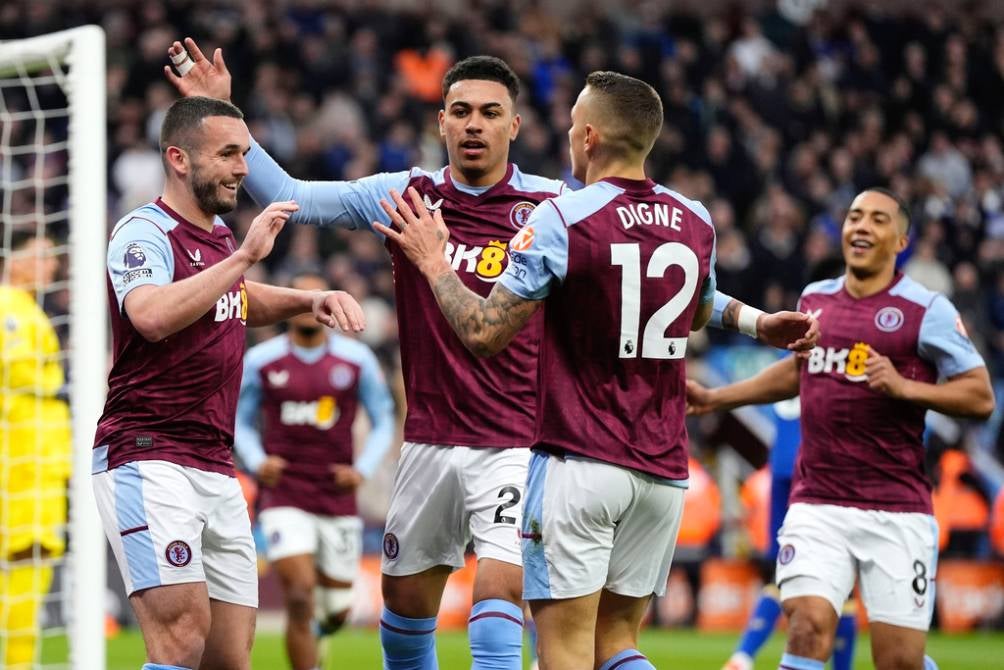 Futbolistas de Aston Villa en celebración