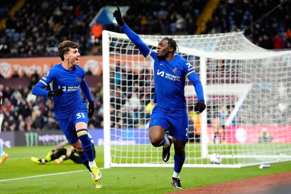 Jugadores de Chelsea en celebración tras el gol