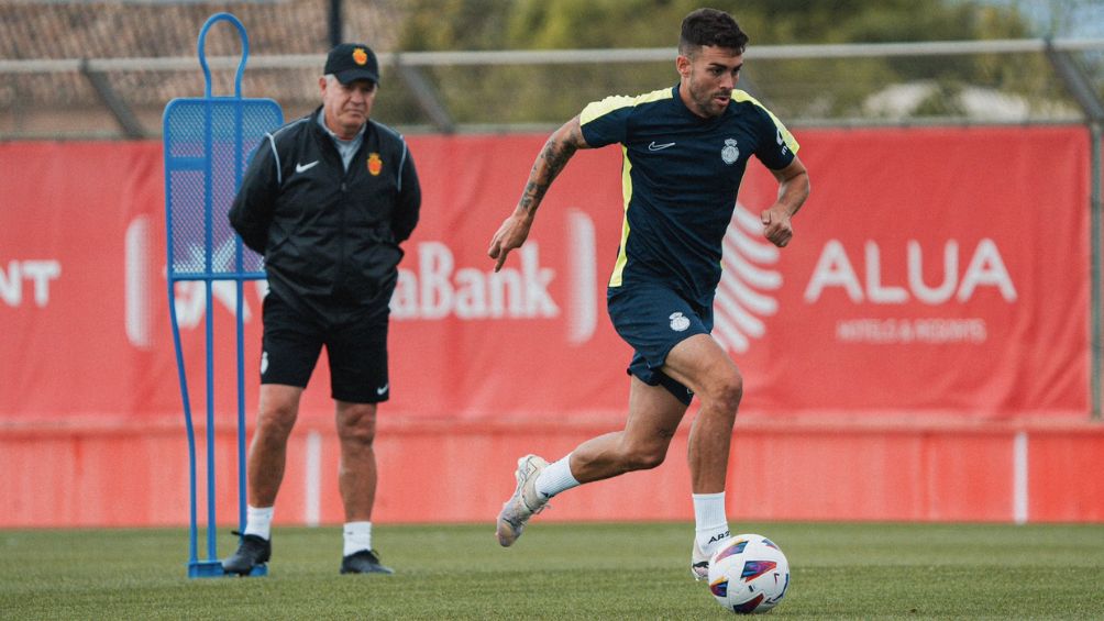 Aguirre durante un entrenamiento con Mallorca