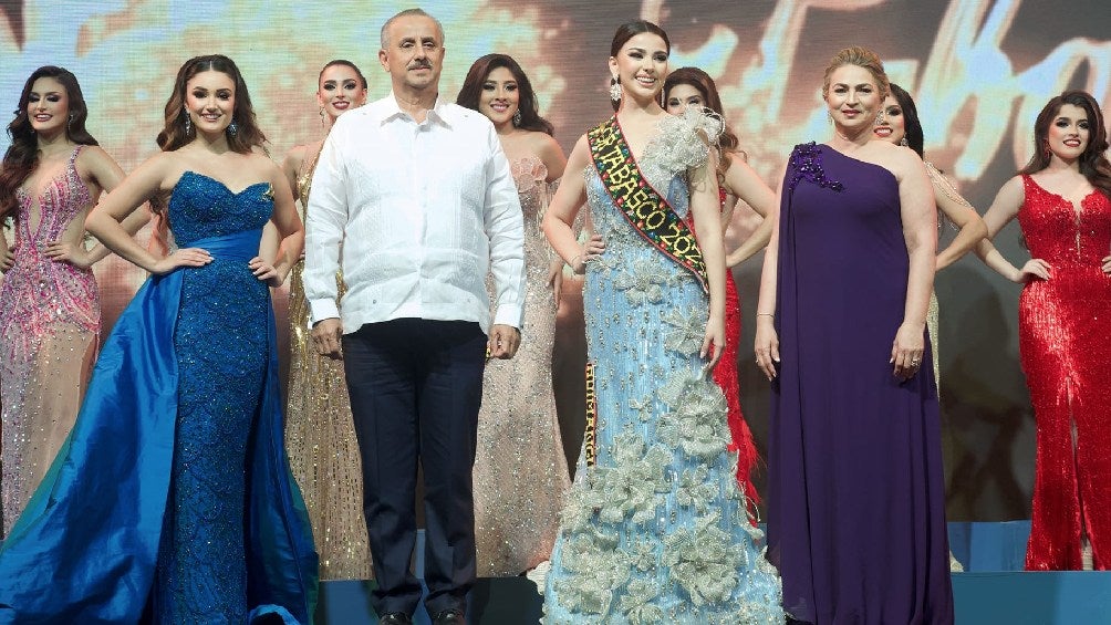 El Gobernador Carlos Manuel Merino y su esposa Guadalupe Castro de Merino, acudieron a la ceremonia.