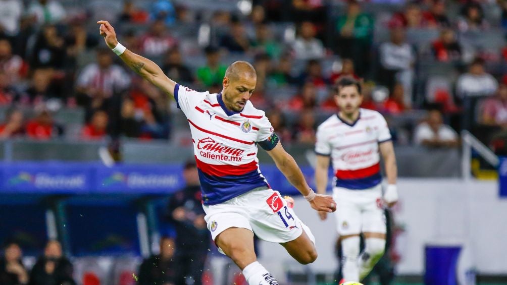 Chicharito durante el Clásico Tapatío