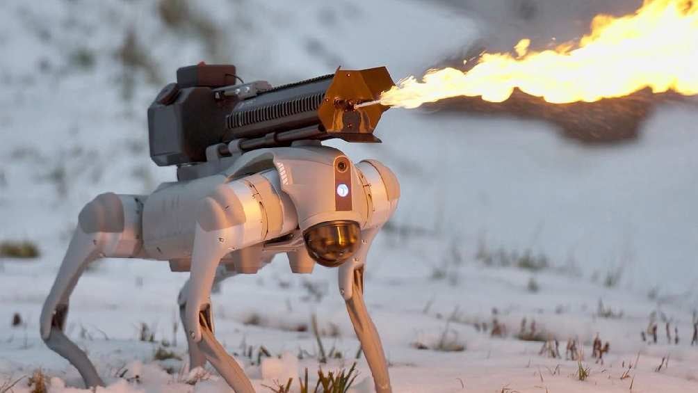 El perro robot con lanzallamas fue fabricado por la empresa Throwflame. 