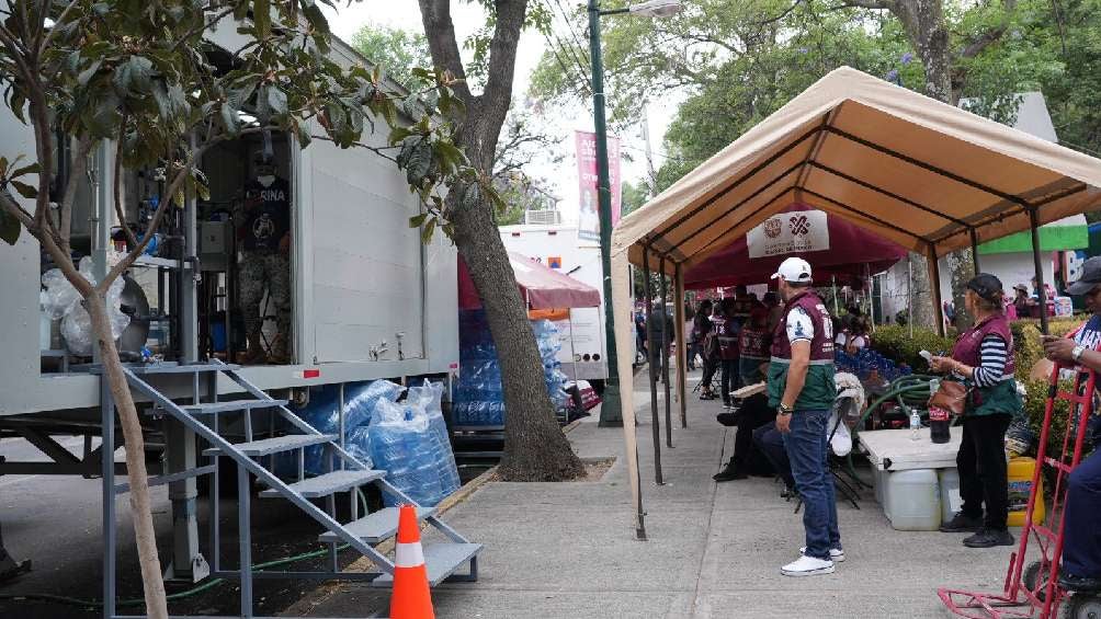 También se les entregó garrafones de agua potable a los afectados. 