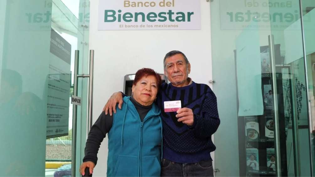 Las personas de la tercera edad reciben 6 mil pesos bimestrales de pensión. 