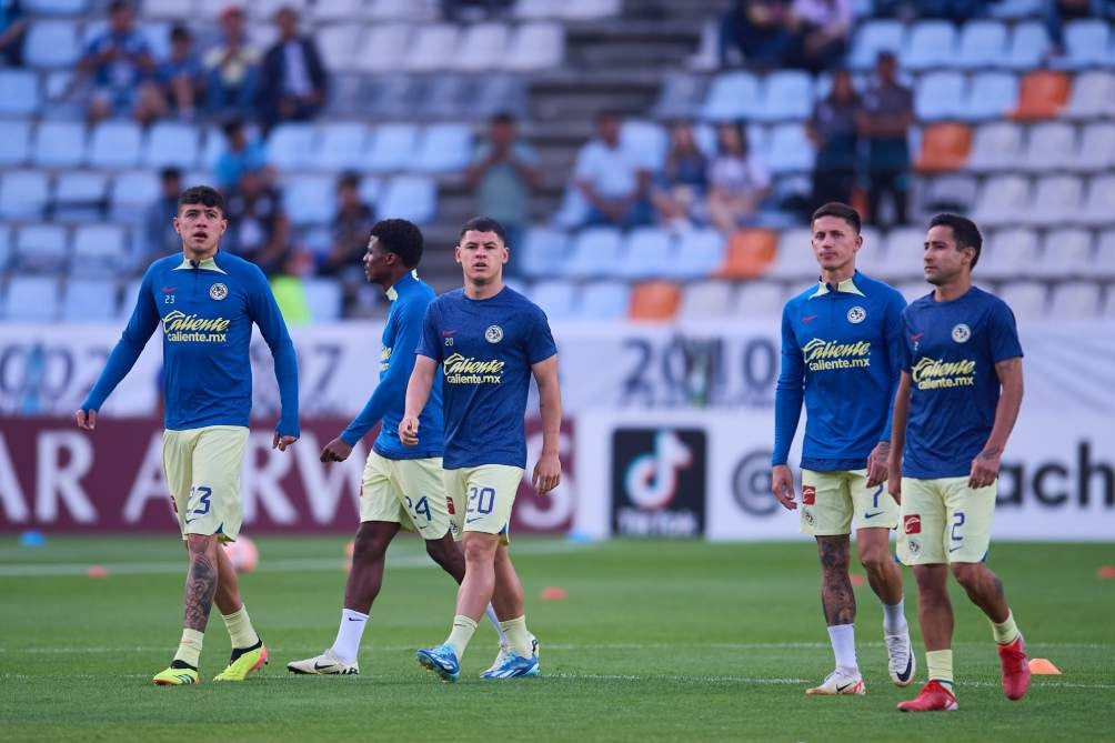 Sánchez en el calentamiento previo al juego ante Pachuca