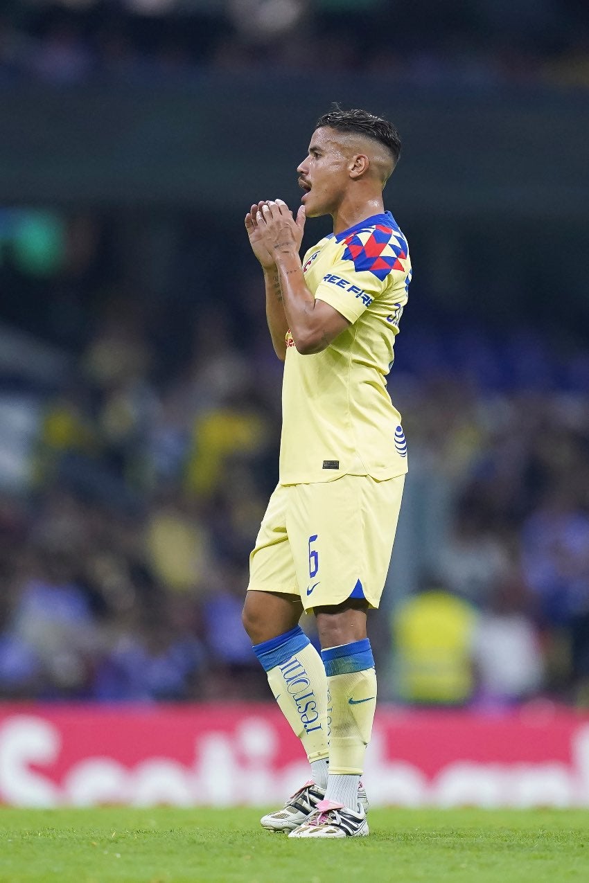 Jona Dos Santos en un partido de América