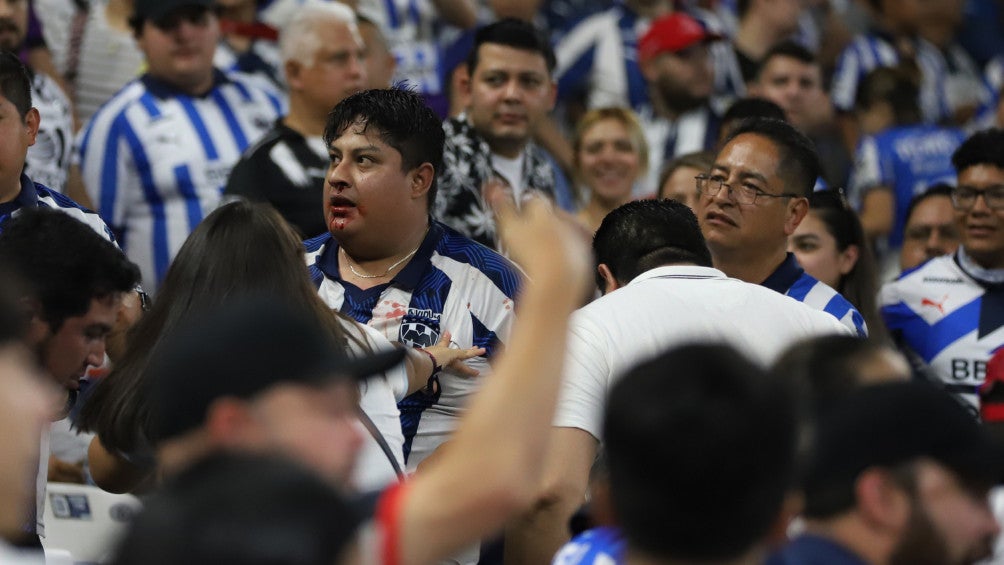 Otra zonas del estadio llegaron a los golpes