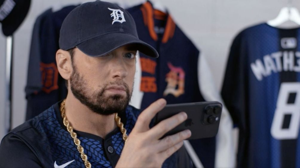 Eminem durante la presentación del nuevo uniforme de los Tigers