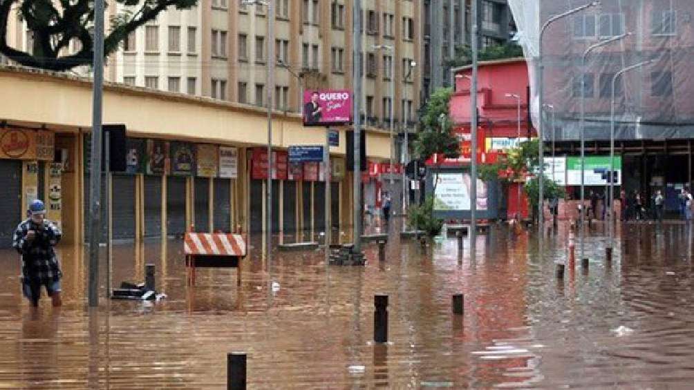 Las avenidas y calles, ahora se han convertido en albercas enormes. 