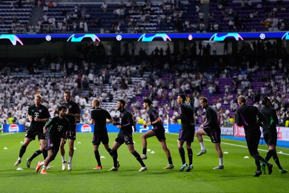 Jugadores de Bayern Munich en calentamiento 