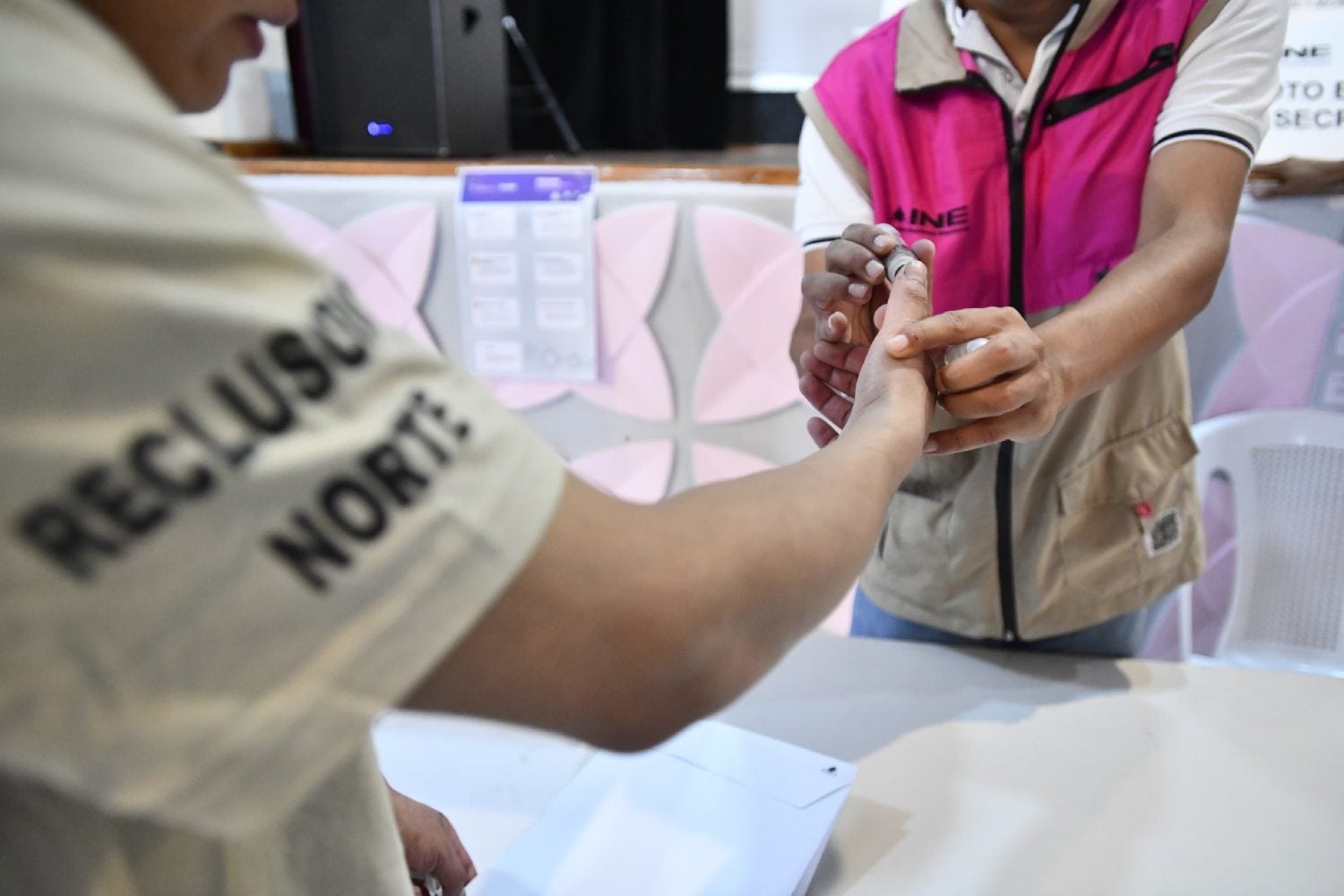 Fofo no alcanzó a votar por no registrarse a tiempo.