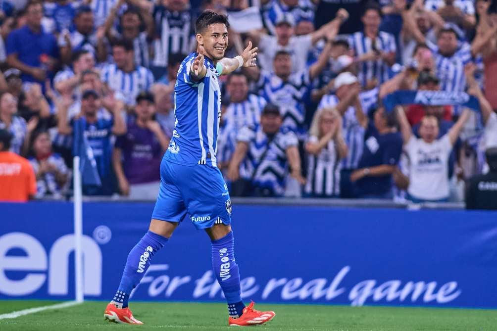 Maxi Meza en festejo de gol 