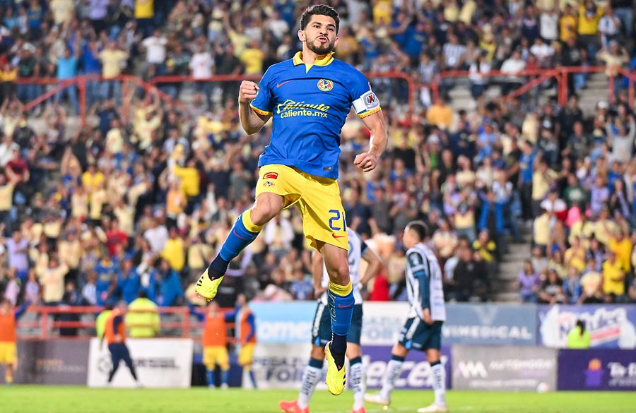 Henry Martín celebra gol ante los Tuzos