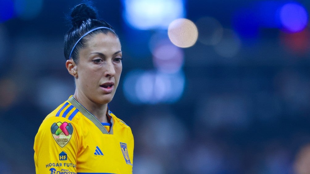 Jennifer Hermoso en partido con Tigres Femenil