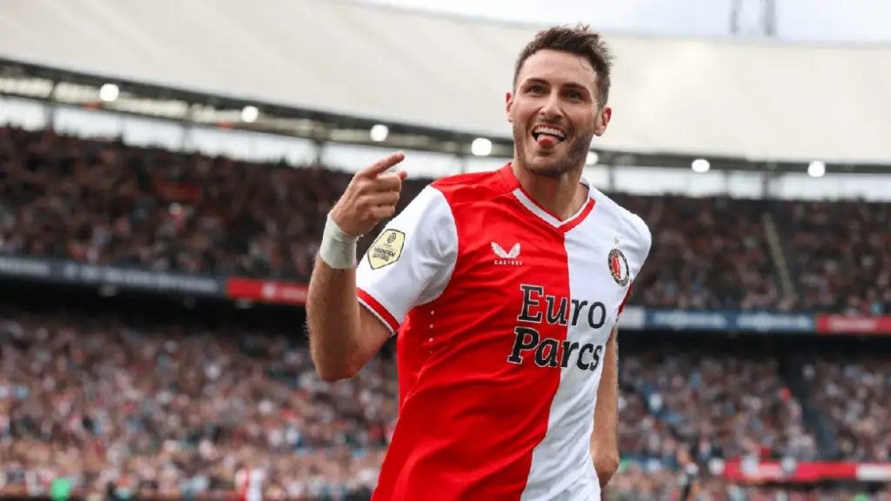 Santiago Giménez celebra un gol con el Feyenoord