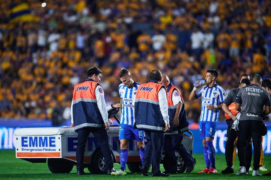 Sergio Canales sufrió calambres ante Tigres