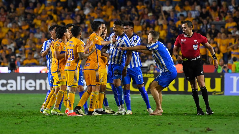 Bronca entre Tigres y Rayados al 88'