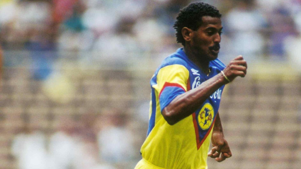 Carlos Santos en su época más gloriosa con América