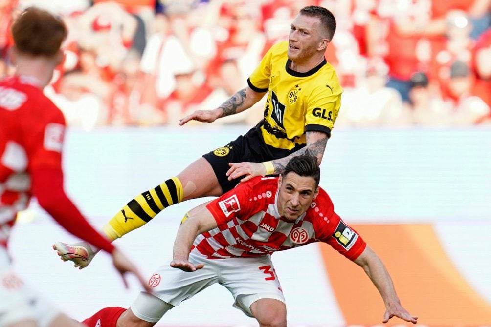 Marco Reus en el juego ante Mainz