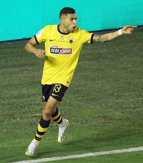 Orbelín en celebración con AEK