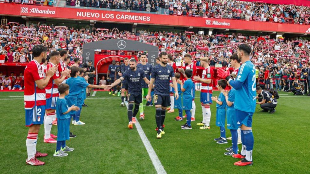 Granada recibió al Real Madrid con pasillo tras coronarse en LaLiga