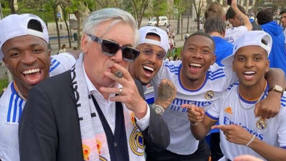 Foto de Ancelotti con gafas y puros