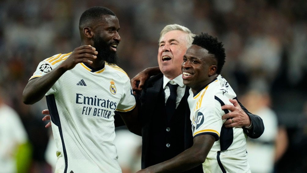 Ancelotti festejando el pase a la Final de Champions League